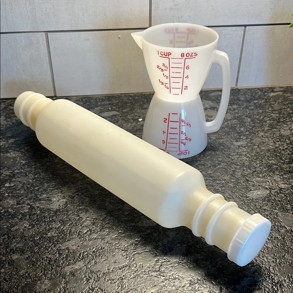 Tupperware White Measuring Cup and Rolling Pin Set. Exc condition